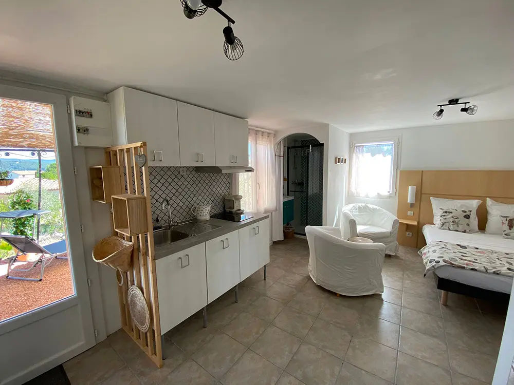 Double bed, kitchen, shower, comfort of our studio