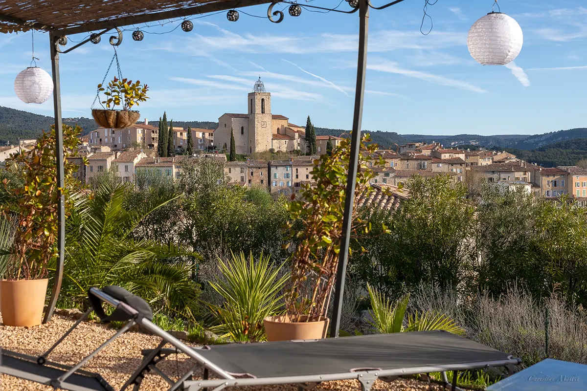 Deckchairs, plants, nature, magnificent view of the village of Flayosc