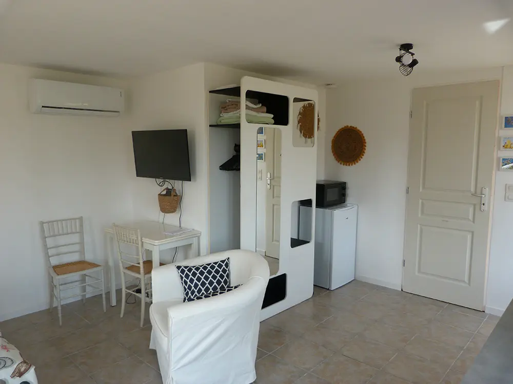Television, Wi-Fi and air conditioning for a pleasant holiday